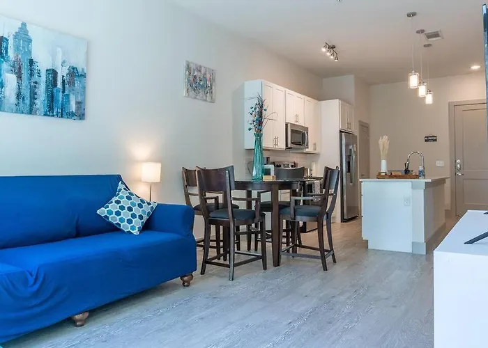 Beautiful Riverwalk Apt With Full Amenities, King Bed & Free Parking